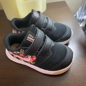 ❌SOLD❌Nike star runner vintage floral 8c